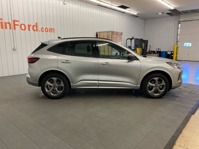 Used 2024 Ford Escape ST-Line w/ Tech Pack #1 AWD/4WD image 16