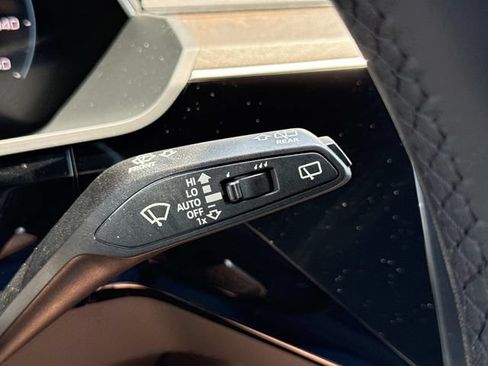Used 2022 Audi e-tron Premium AWD/4WD image 26
