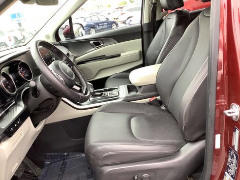 Used 2024 Kia Carnival LX image 25