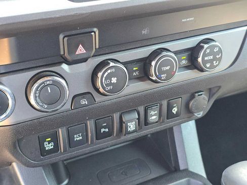 Used 2019 Toyota Tacoma TRD Off-Road w/ Technology Package AWD/4WD image 34