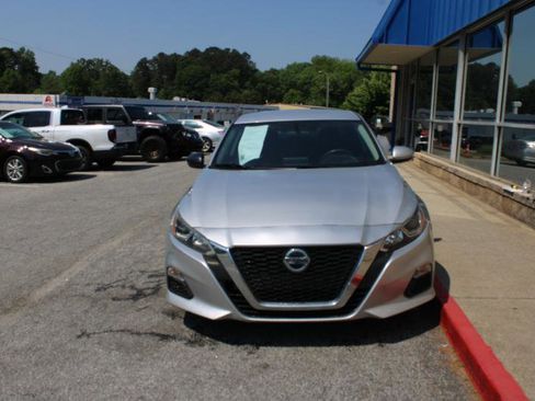 Used 2020 Nissan Altima 2.5 S FWD image 2