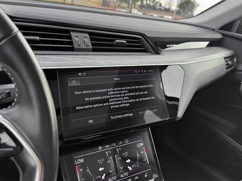 Used 2021 Audi e-tron Premium w/ Convenience Plus Package image 22