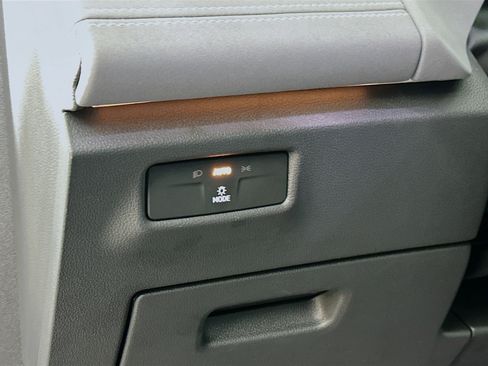 New 2026 Volkswagen Tiguan SE R-Line image 10