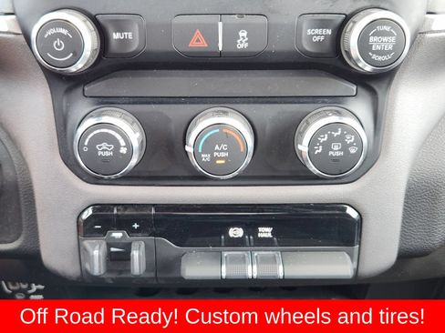 Used 2024 RAM 2500 Big Horn AWD/4WD image 30