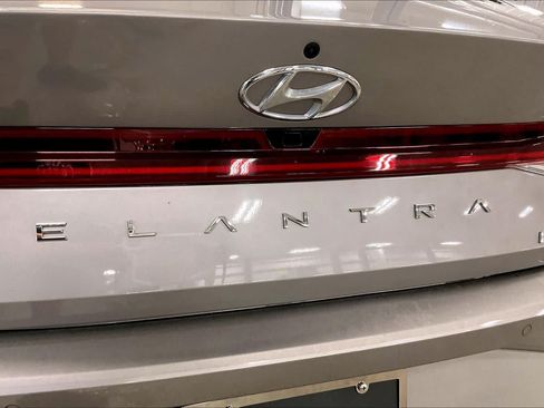 Used 2023 Hyundai Elantra Limited FWD image 31