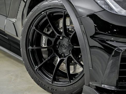 Used 2015 Chevrolet Corvette Z06 w/ 3LZ Preferred Equipment Group RWD image 3