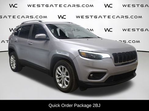 Used 2019 Jeep Cherokee Latitude w/ Popular Appearance Group FWD image 2