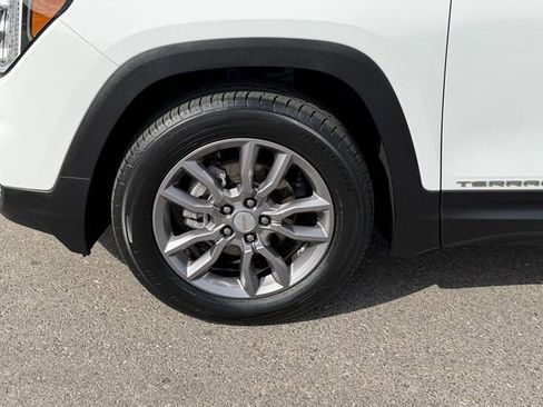 Used 2024 GMC Terrain SLT AWD/4WD image 28