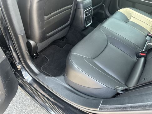 New 2023 Chrysler 300 Touring L w/ Popular Equipment Group image 18