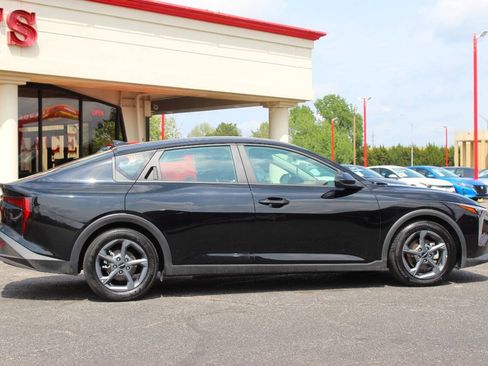 Used 2025 Kia K4 FWD image 3