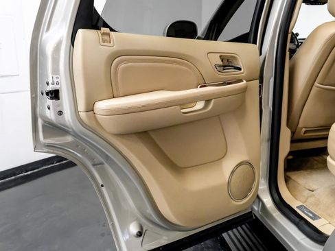 Used 2014 Cadillac Escalade Premium image 36