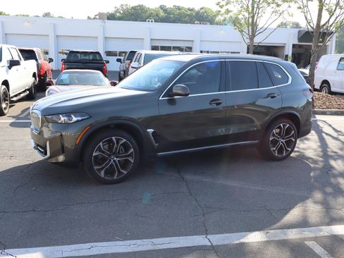 Used 2024 BMW X5 xDrive40i AWD/4WD image 7
