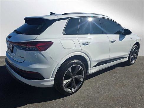 Used 2024 Audi Q4 e-tron Prestige image 3