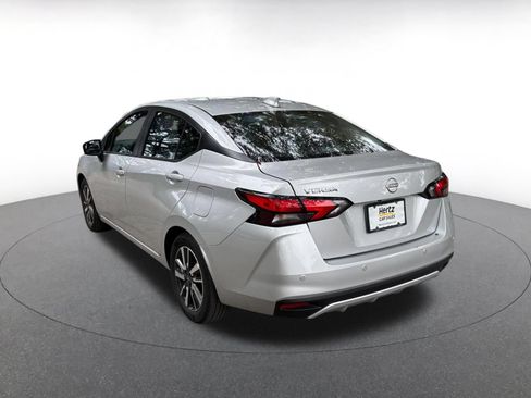Used 2025 Nissan Versa SV FWD image 5