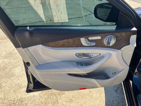 Used 2017 Mercedes-Benz E 300 image 10