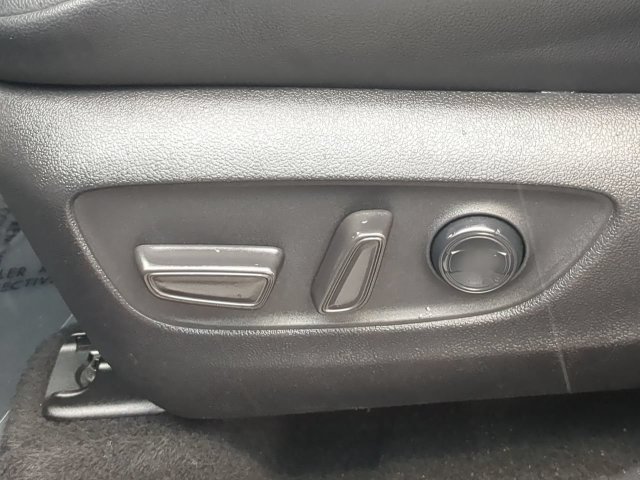 Used 2022 Toyota Highlander XLE FWD image 23