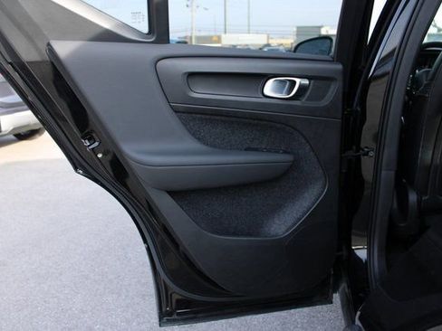 Used 2025 Volvo XC40 B5 Plus image 32