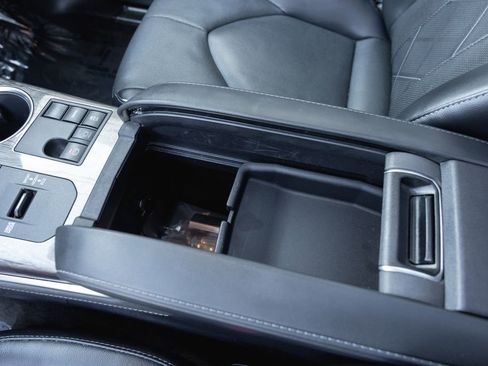 Used 2023 Toyota Highlander Platinum image 25