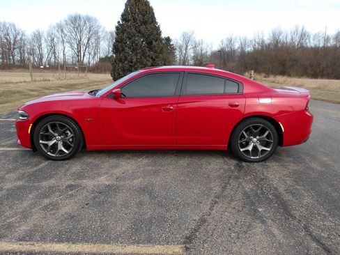 Used 2015 Dodge Charger R/T w/ Plus Group image 2