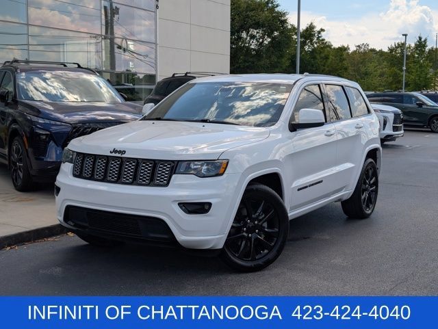 Used 2020 Jeep Grand Cherokee Altitude RWD image 1