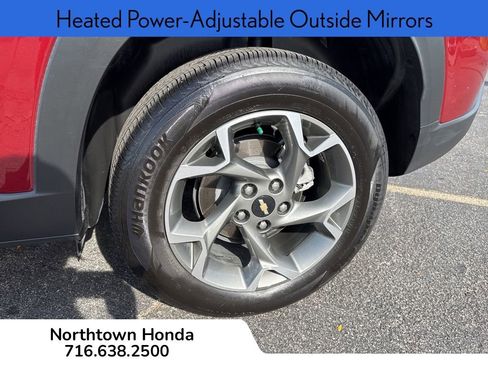 Used 2024 Chevrolet Trax LT w/ Sunroof Package image 12