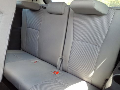 Used 2025 Toyota Highlander LE FWD image 13