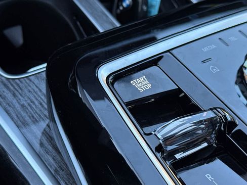 New 2026 BMW 750e xDrive w/ Executive Package image 24