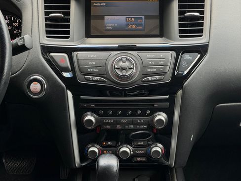 Used 2013 Nissan Pathfinder SV AWD/4WD image 28