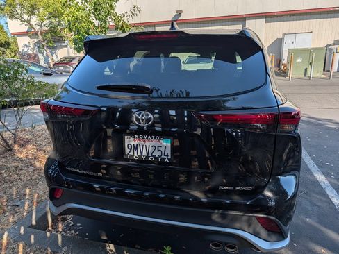 Used 2024 Toyota Highlander XSE AWD/4WD image 4