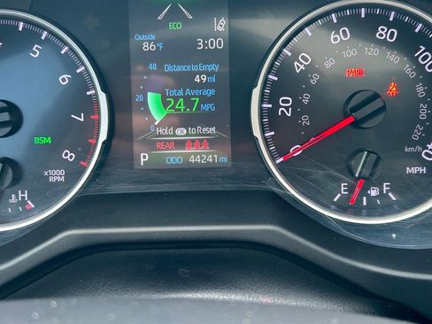 Used 2021 Toyota RAV4 XLE Premium image 34