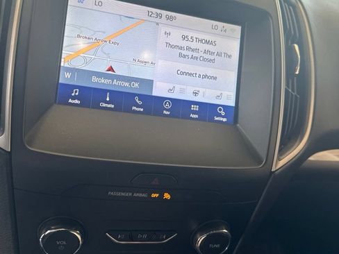 Used 2020 Ford Edge SEL w/ Convenience Package FWD image 10