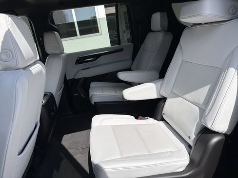 Used 2026 Chevrolet Suburban Premier AWD/4WD image 6