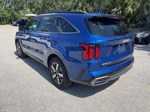 Used 2023 Kia Sorento S w/ Panoramic Sunroof Package FWD image 4