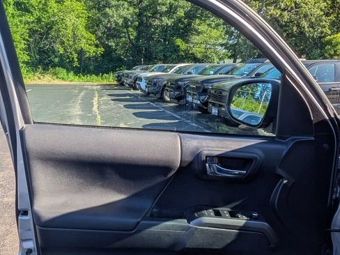 Certified 2018 Toyota Tacoma TRD Sport RWD image 12