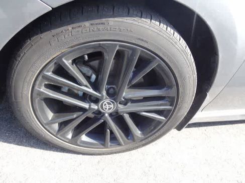 Used 2025 Toyota Camry SE w/ Convenience Package FWD image 9