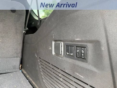 Used 2022 Chevrolet Suburban Z71 w/ Luxury Package AWD/4WD image 9