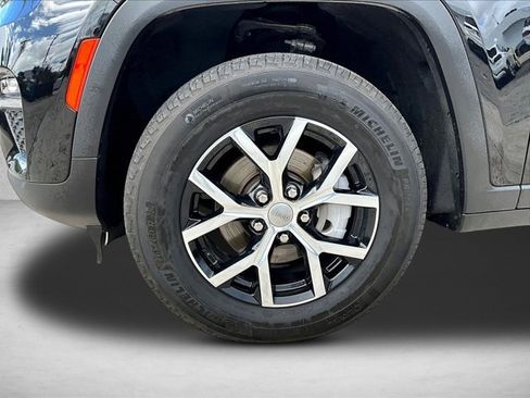 Used 2024 Jeep Grand Cherokee Limited image 10