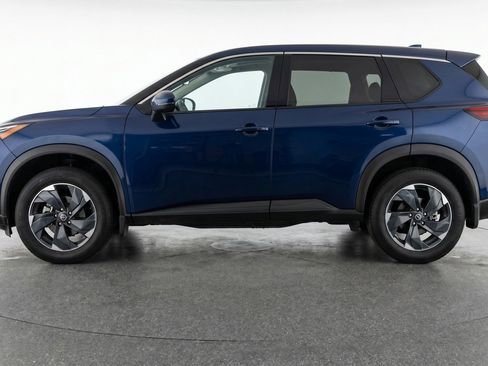 Used 2025 Nissan Rogue SV AWD/4WD image 5