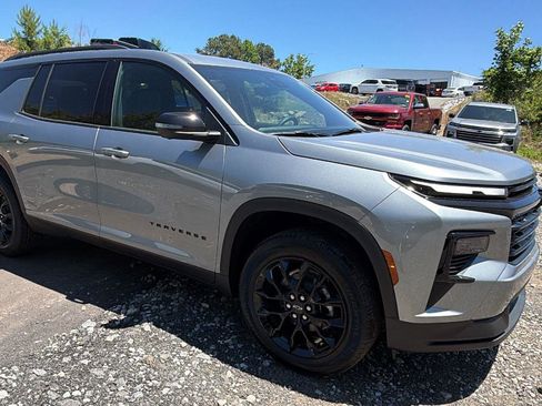 New 2026 Chevrolet Traverse LT w/ Midnight/Sport Edition FWD image 3