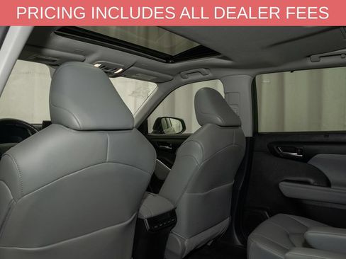 Certified 2024 Toyota Highlander XLE AWD/4WD image 10