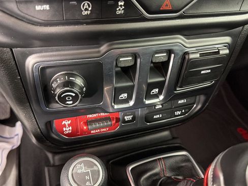 Used 2019 Jeep Wrangler Rubicon AWD/4WD image 40