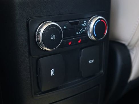 Used 2022 Ford Explorer Limited image 29