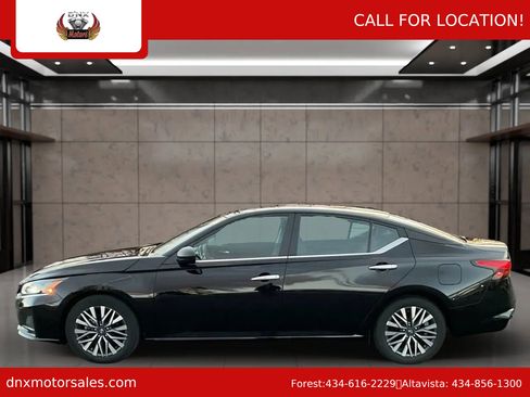 Used 2024 Nissan Altima 2.5 SV image 2