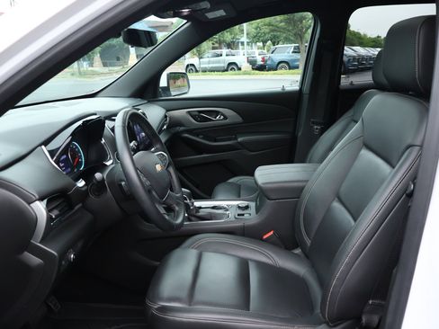 Used 2023 Chevrolet Traverse LT w/ LT Premium Package FWD image 12