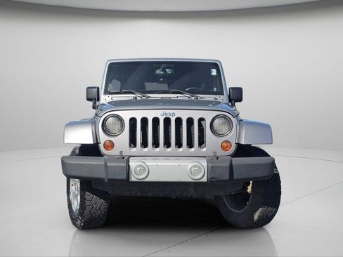 Used 2013 Jeep Wrangler Unlimited Sahara AWD/4WD image 3