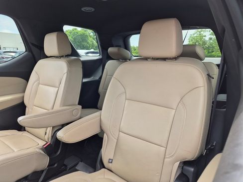 Used 2022 Chevrolet Traverse LT FWD image 17