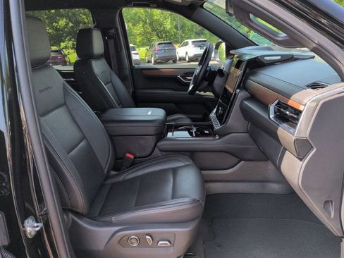 Used 2025 GMC Yukon Denali AWD/4WD image 30