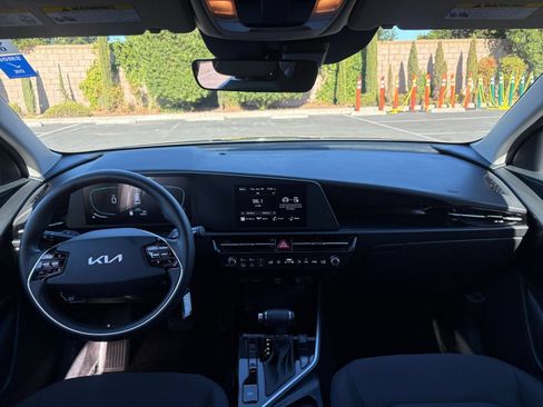 Used 2026 Kia Niro LX FWD image 31