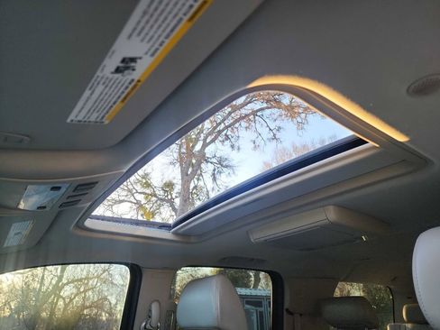 Used 2007 Chevrolet Suburban LTZ w/ LTZ Preferred Equipment Group image 25