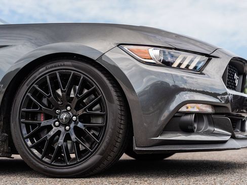 Used 2017 Ford Mustang GT w/ GT Performance Package RWD image 10